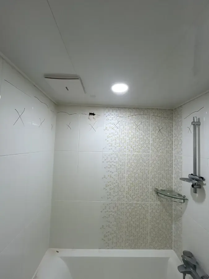 욕실 타일 줄눈 인접부 갈라짐 작업 전 사진